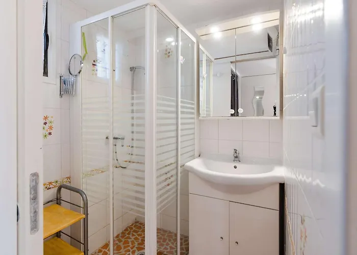 Pavillon Climatise 3 Avec Terrasse A 250m De La - Fr-1-409-91 * 纳博讷普拉日